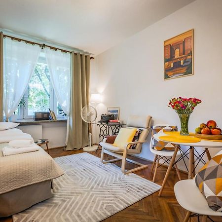 Na Muranowie - Mieszkanie Z Historia I In Muranow - A Flat With Warsaw History Eksteriør billede