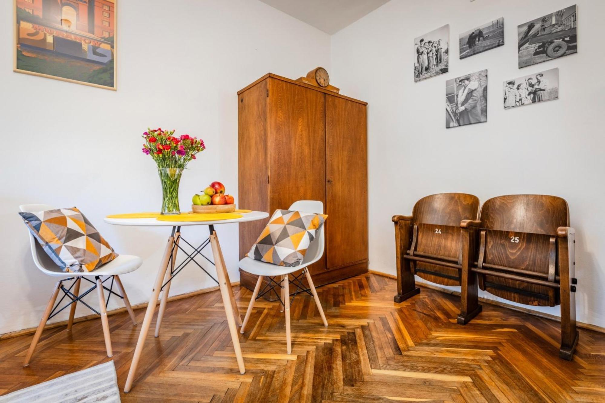 Na Muranowie - Mieszkanie Z Historia I In Muranow - A Flat With Warsaw History Eksteriør billede